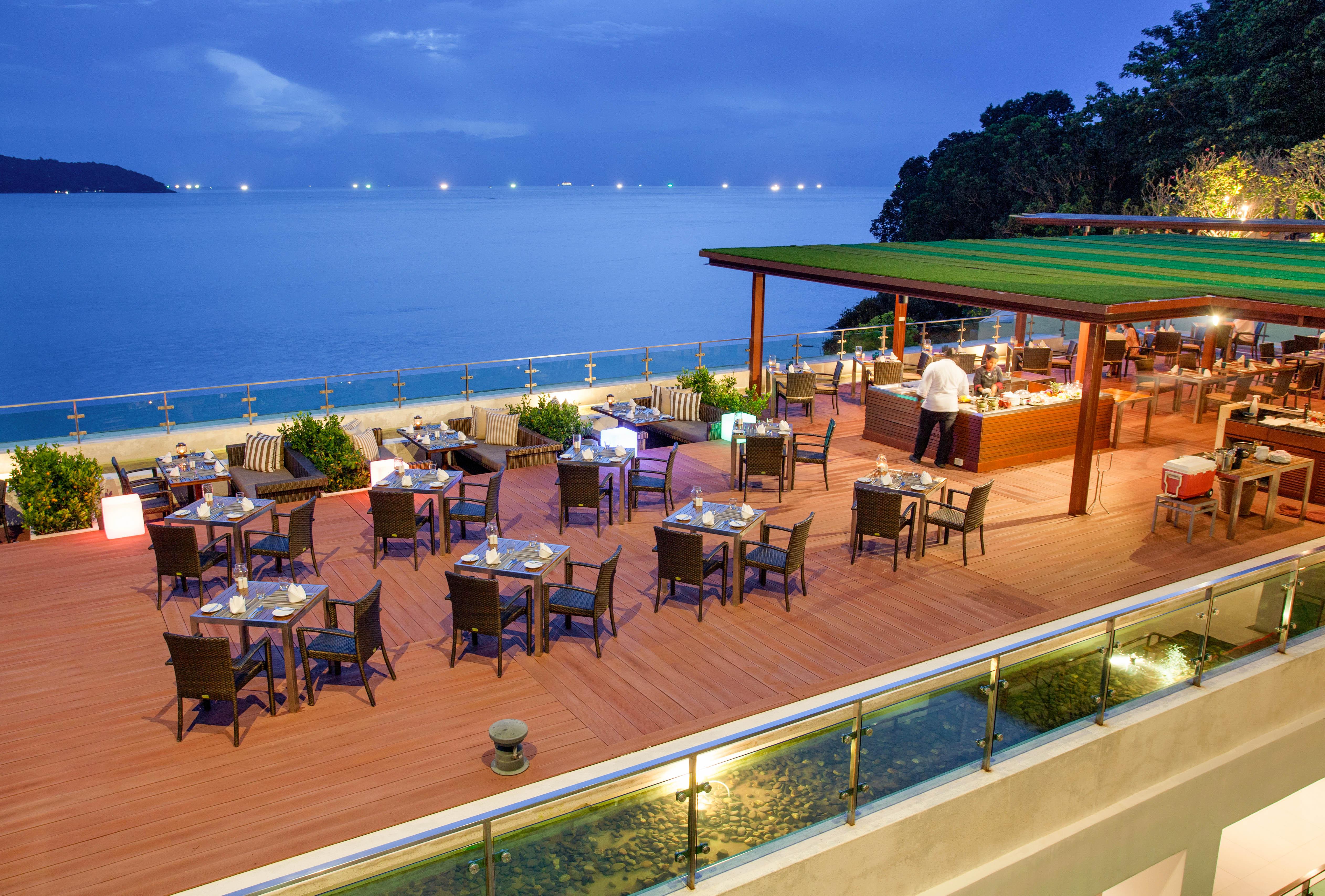 Zenmaya Oceanfront Phuket, Trademark Collection By Wyndham Patong Exteriér fotografie The Deck