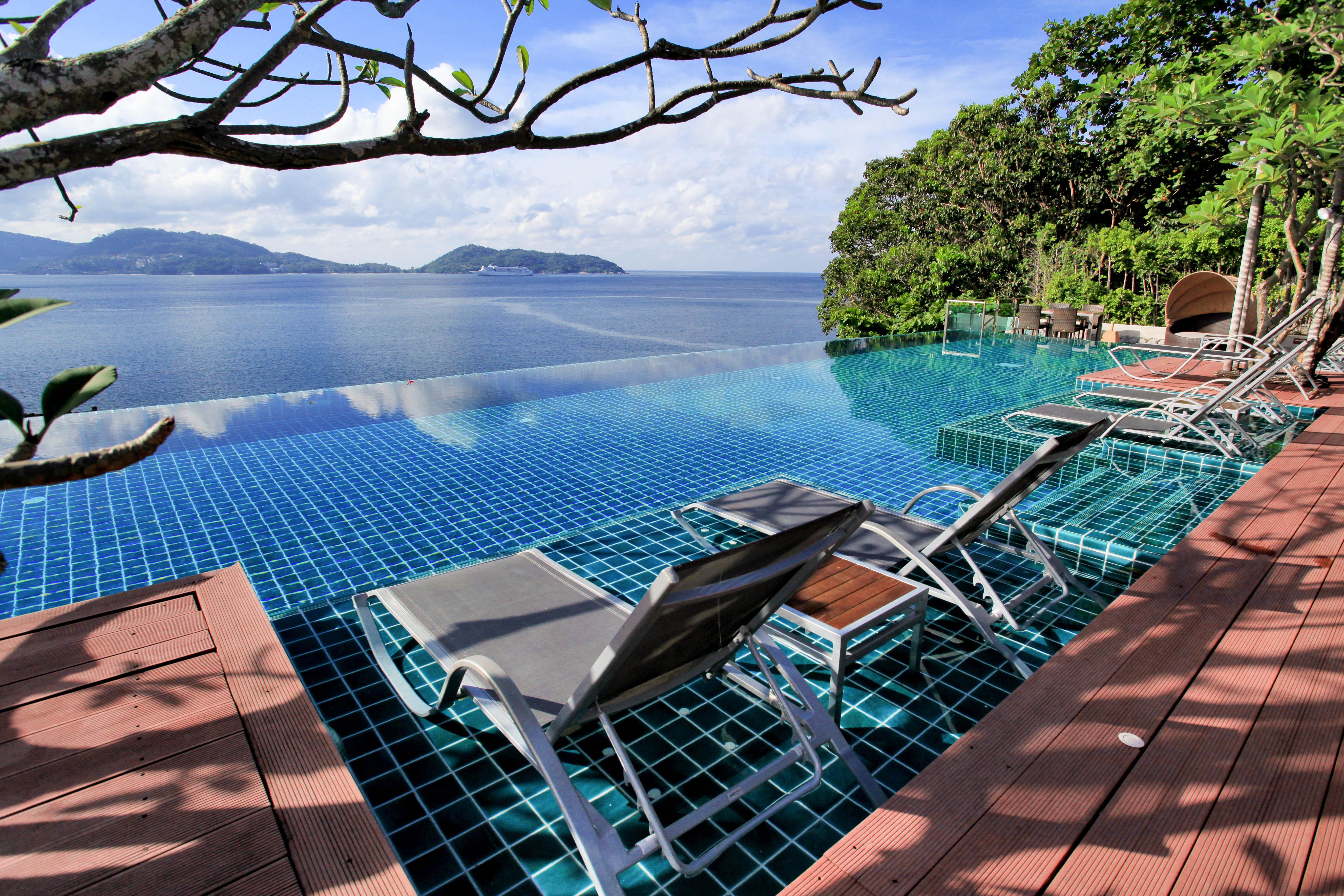 Zenmaya Oceanfront Phuket, Trademark Collection By Wyndham Patong Exteriér fotografie Infinity pool at a resort in Phuket, Thailand