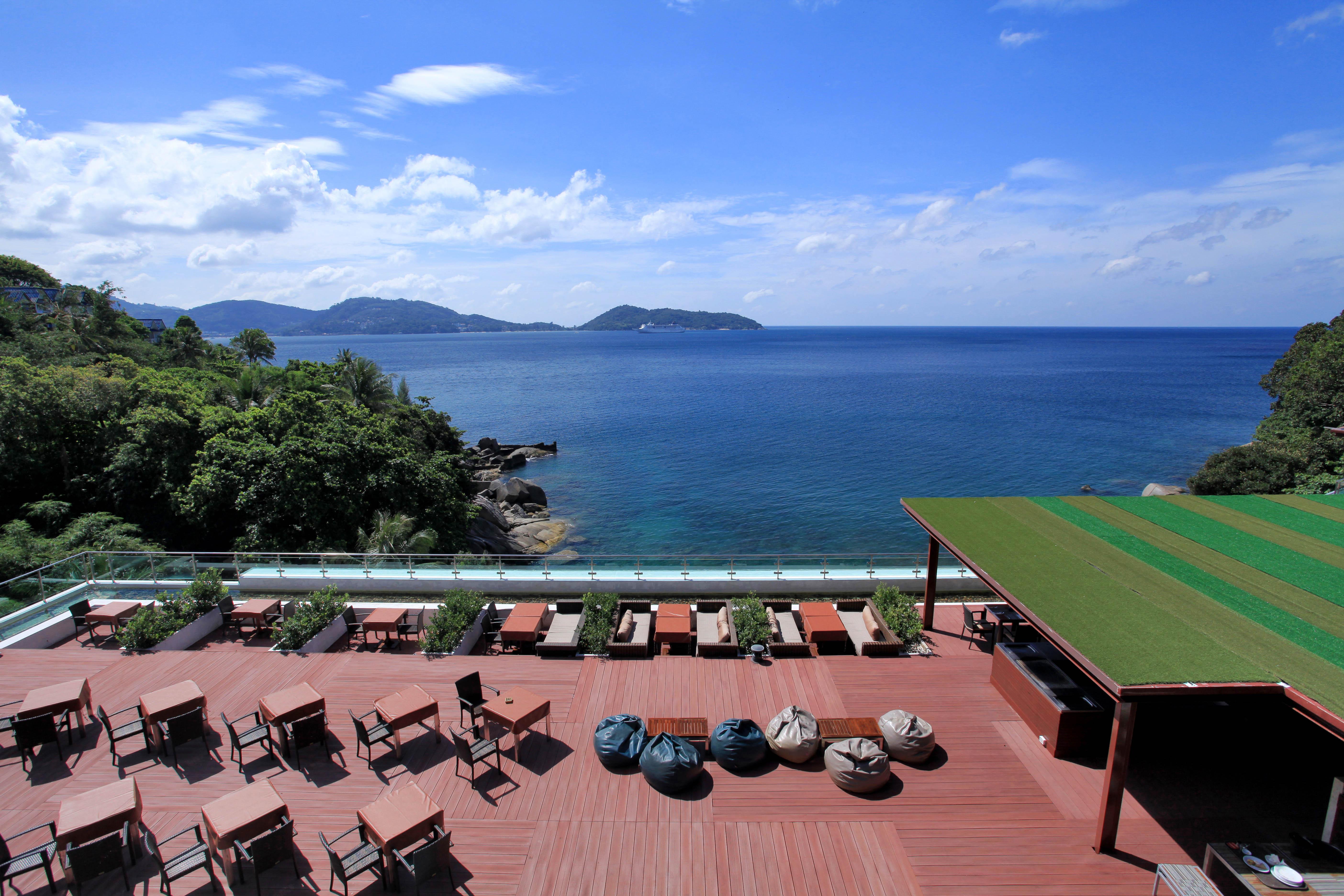 Zenmaya Oceanfront Phuket, Trademark Collection By Wyndham Patong Exteriér fotografie View of the Gulf of Thailand from the rooftop of the hotel