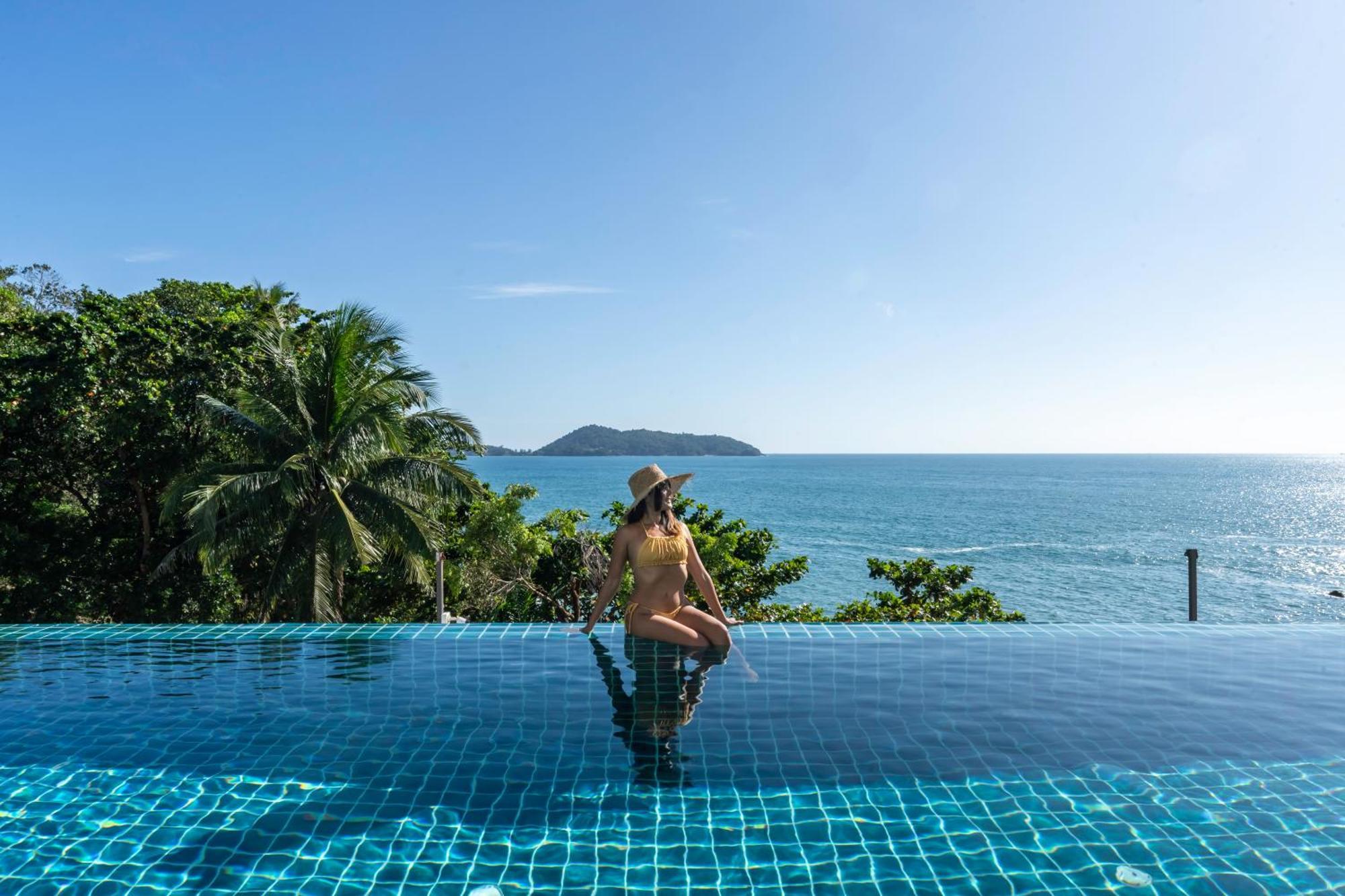 Zenmaya Oceanfront Phuket, Trademark Collection By Wyndham Patong Exteriér fotografie Infinity pool at a resort in Thailand