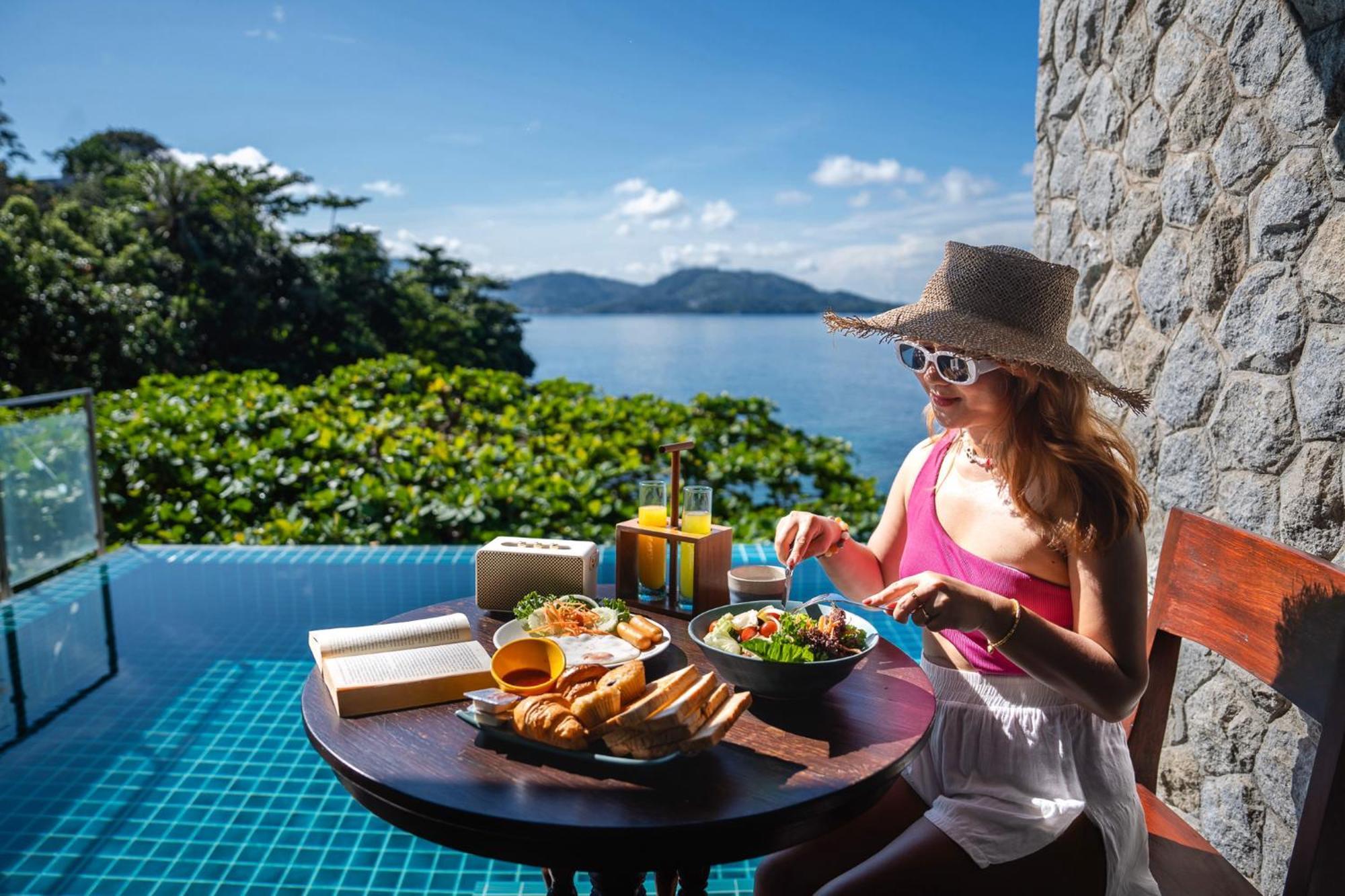 Zenmaya Oceanfront Phuket, Trademark Collection By Wyndham Patong Exteriér fotografie A woman eating breakfast at a resort